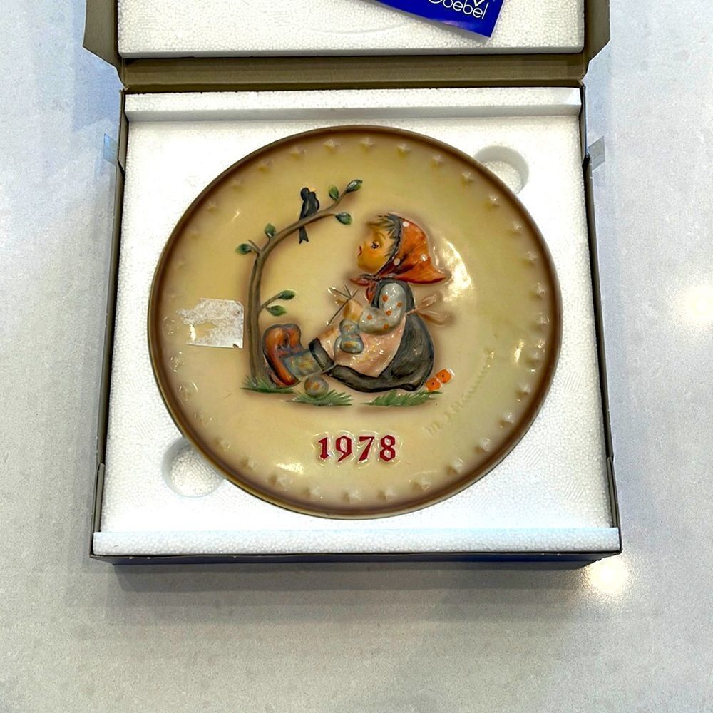 M.J. Hummel 1978 annual plate with box by Goebel.
